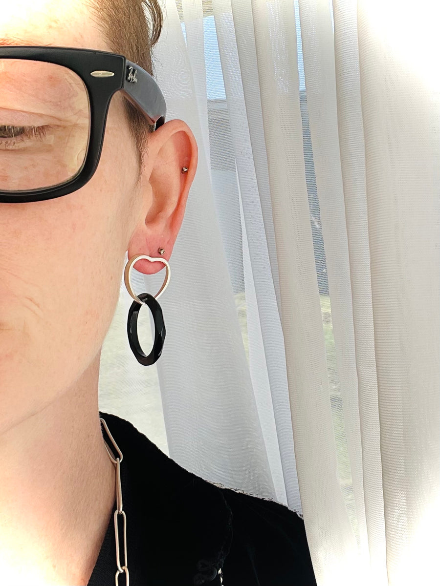 Open eart earrings - black