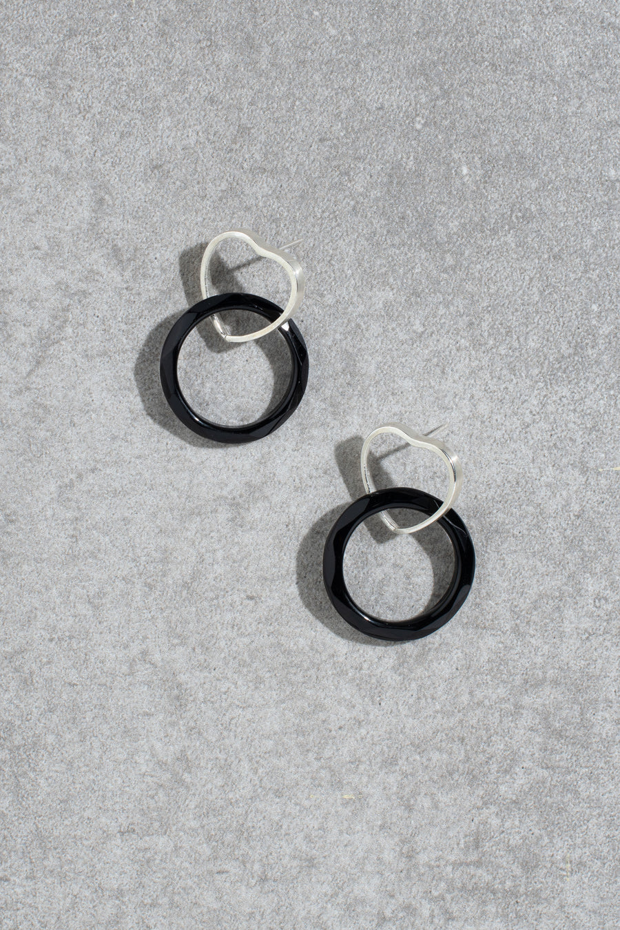 Open eart earrings - black
