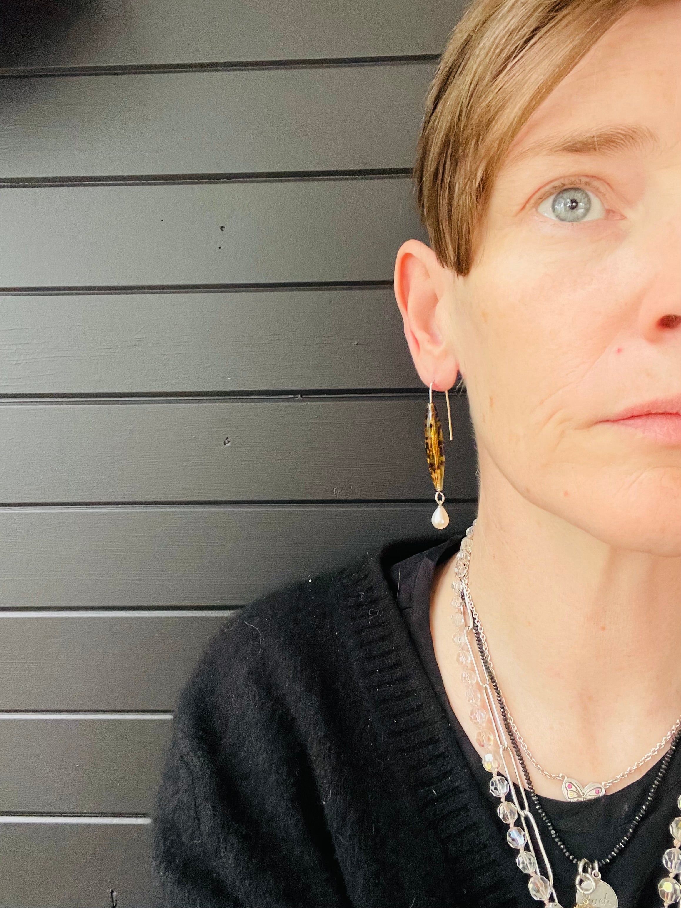 Tortoiseshell & reclaimed pearl earrings - one of a kind pair 2