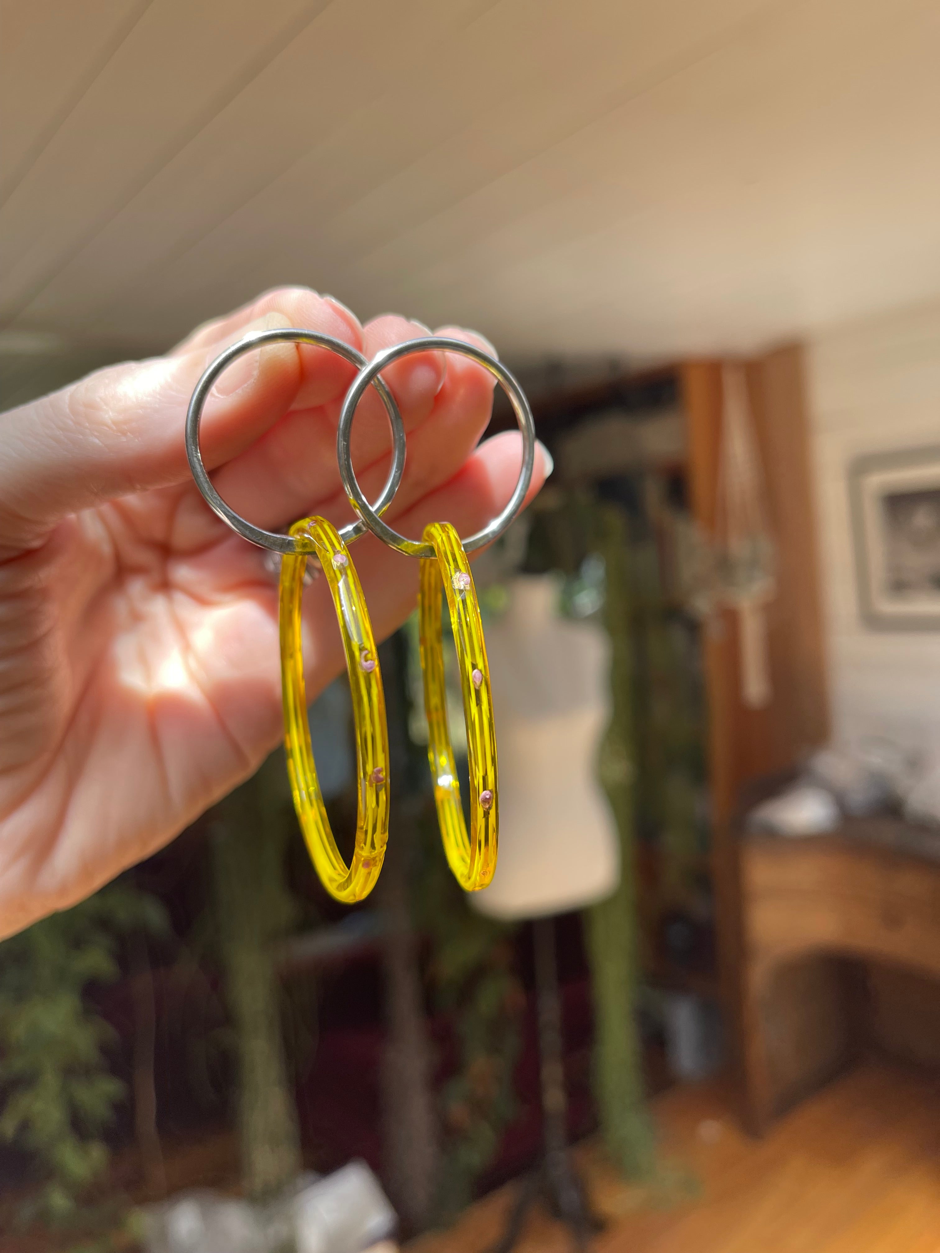Belinda earrings - yellow with gold spots