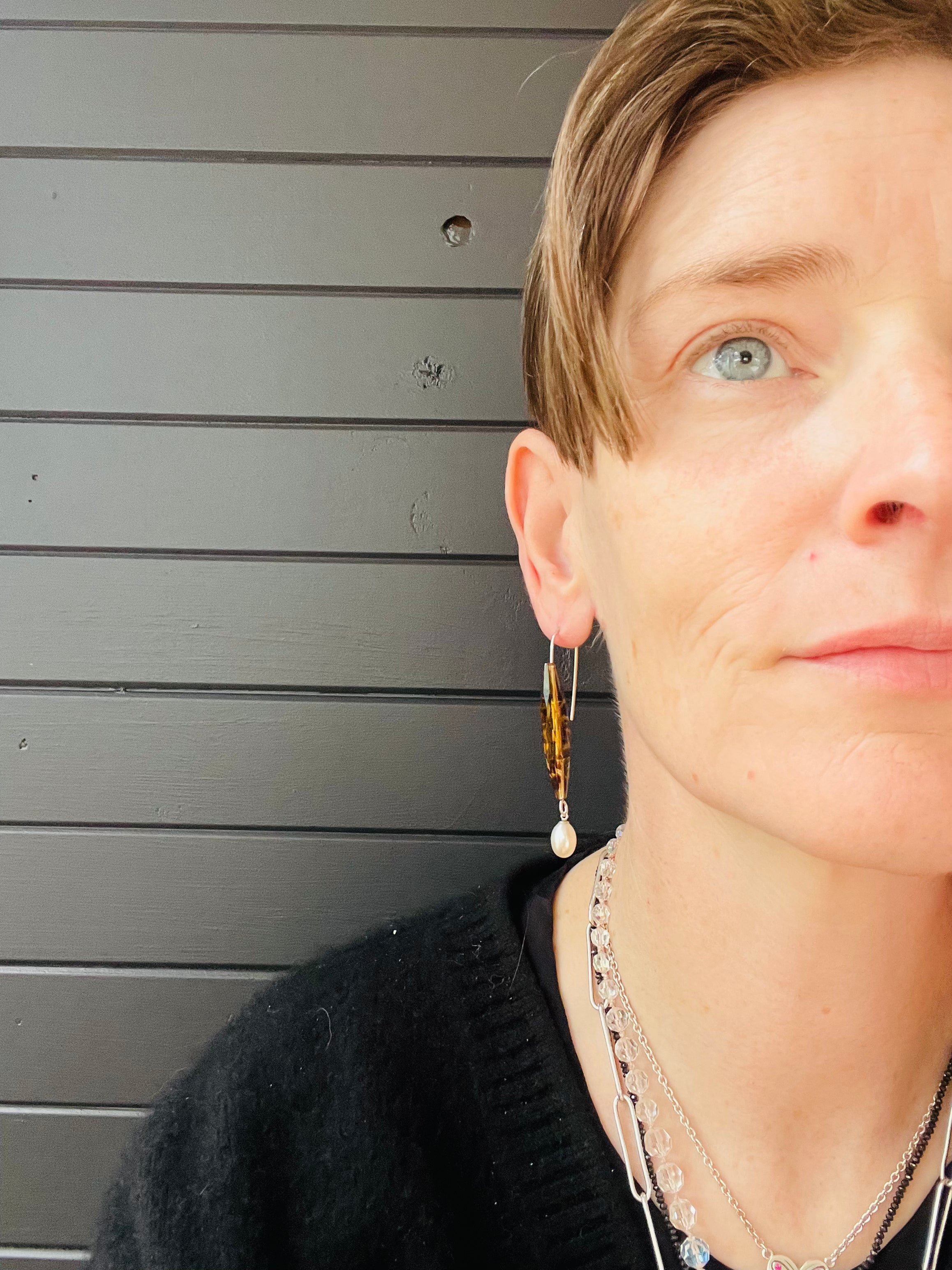 Tortoiseshell & reclaimed pearl earrings - one of a kind pair 3